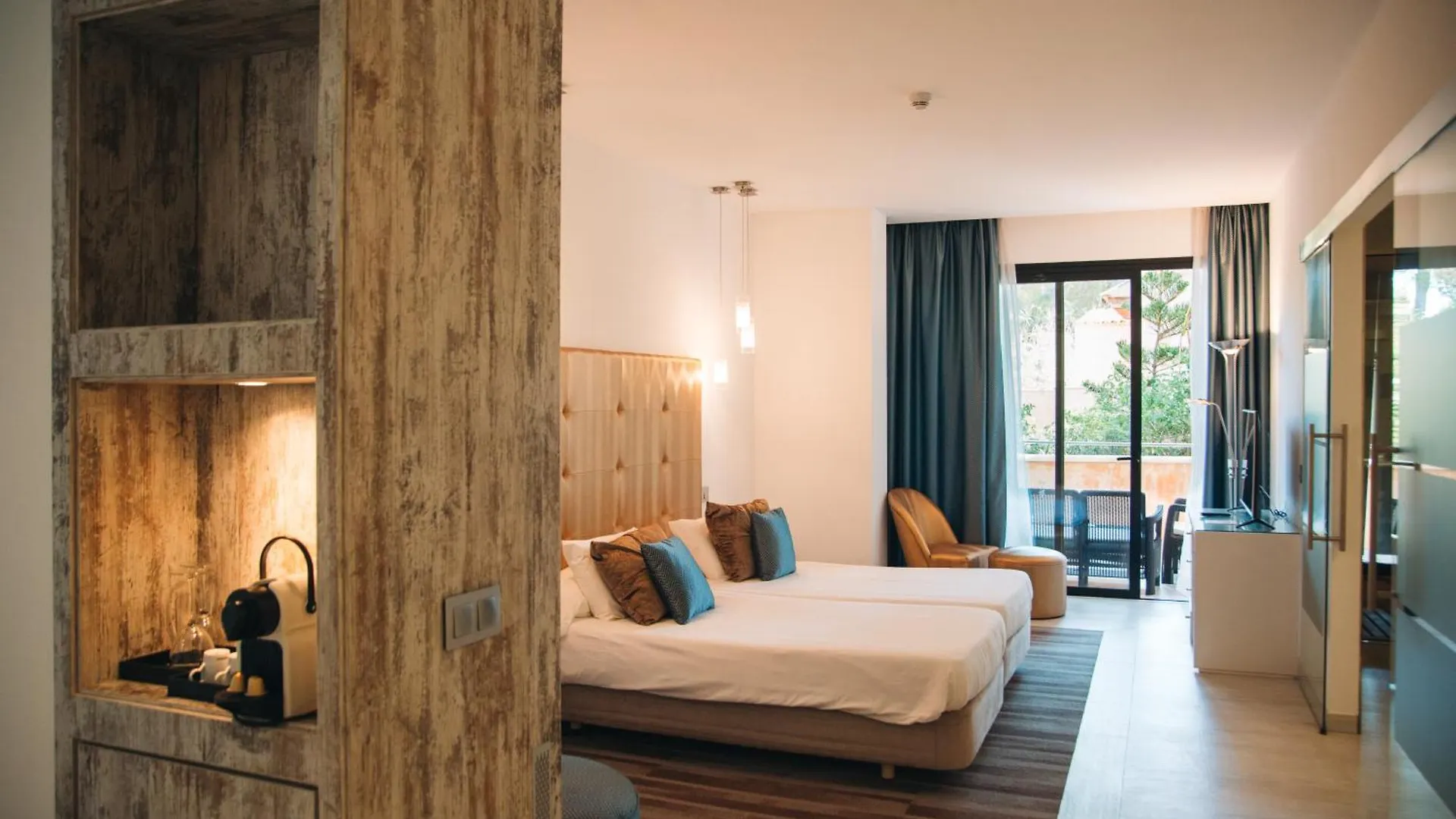 *****  Lago Garden Apart-Suites & Spa Hotel Cala Ratjada  Spain